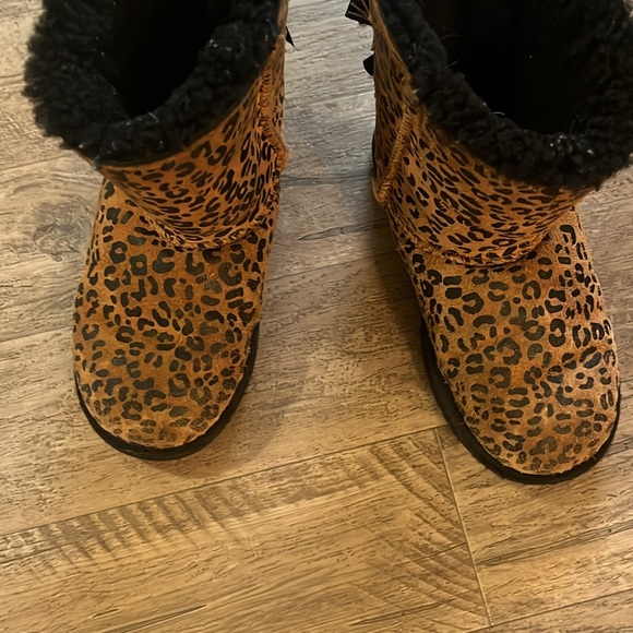 Ugg Boots - Picture 2 of 5